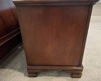 M33 - $95. Samson International. Measures 46.5" x 22" x 26.5". Short dresser / TV Stand. Sturdy and in good condition - scratch on the top. Drawers slide easily. 