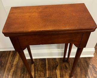 M106 - $25. Small Side Table. Measures 20" x 10" deep x 28.5" tall. (Intended to be a flip top table but it seems the 2 pieces have been glued together. Will NOT open larger. 