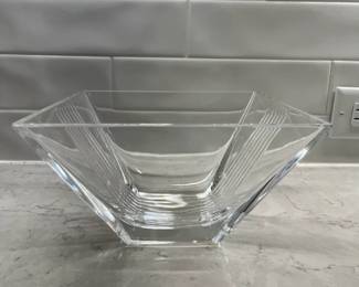 M130 - $25 Tiffany Bowl. Has 1 small chip on the edge. 