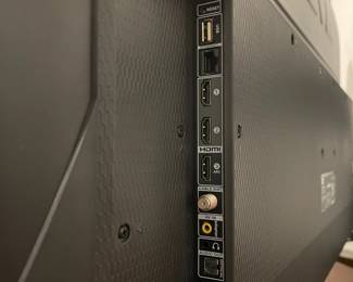 M124 - $50. TCL 43" Smart TV. Model 43S425. 