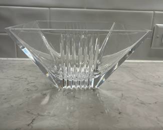 M130 - $25 Tiffany Bowl. Has 1 small chip on the edge. 