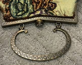 M108 - $20. Vintage Victorian Style Floral Beaded Purse. Measures 8.5" x 6.5". 