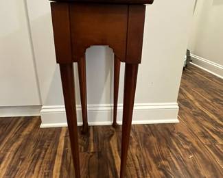 M106 - $25. Small Side Table. Measures 20" x 10" deep x 28.5" tall. (Intended to be a flip top table but it seems the 2 pieces have been glued together. Will NOT open larger. 