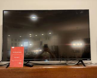 M124 - $50. TCL 43" Smart TV. Model 43S425. 