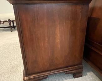 M33 - $95. Samson International. Measures 46.5" x 22" x 26.5". Short dresser / TV Stand. Sturdy and in good condition - scratch on the top. Drawers slide easily. 