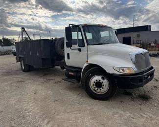 2005 International 4300 Truck w/Winch
