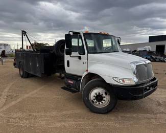 2005 International 4300 Truck w/Winch