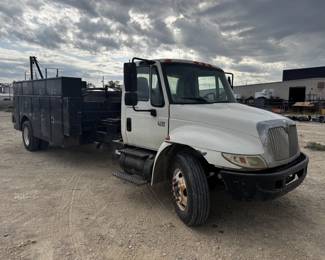 2005 International 4300 Truck w/Winch