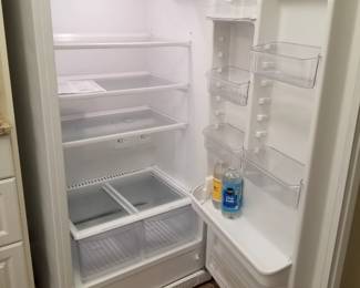 Frigidaire CONVERTIBLE refrigerator/freezer. 