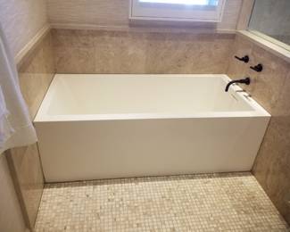Contemporary bath tub
