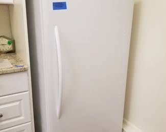 Frigidaire CONVERTIBLE refrigerator/freezer. 