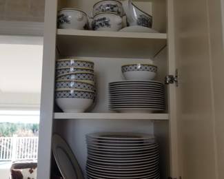 Villeroy & Boch Auden Fleur fine china from the House & Garden Collection. Dishwasher and microwave safe