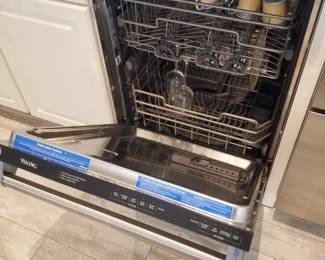 Viking dishwasher with stainless steel interior