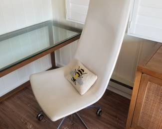 Highback swivel armchair on wheels