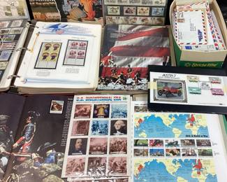 ASSORTED STAMPS COLLECTION, U.S. BICENTENNIAL ERA, BRITAIN, 1995 SINGAPORE, U.S. COMMEMORATIVES, 1941 A WORLD AT WAR