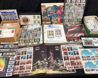ASSORTED STAMPS COLLECTION, U.S. BICENTENNIAL ERA, BRITAIN, 1995 SINGAPORE, U.S. COMMEMORATIVES, 1941 A WORLD AT WAR