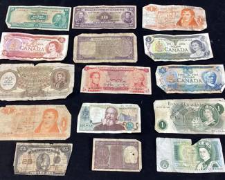 ASSORTED FOREIGN PAPER CURRENCY, CANADA, VENEZUELA, ENGLAND, ARGENTINA