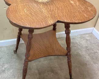 OAK CLOVER LEAF BALL&CLAW PARLOR TABLE NO SHIPPING PICKUP ONLY
