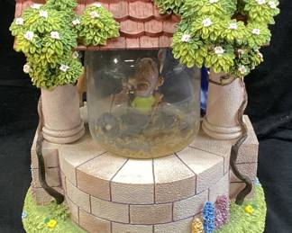 VTG. DISNEY SNOW WHITE MUSICAL SNOW GLOBE SMALL CRACK ON 1 PILLAR NO SHIPPING PICKUP ONLY