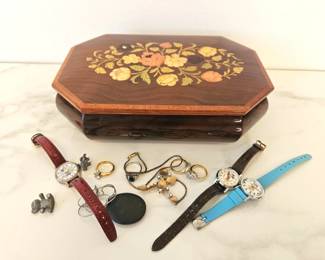 Lot 8917 Reed and Barton Musical Jewelry Box  Costume Jewelry and Watches