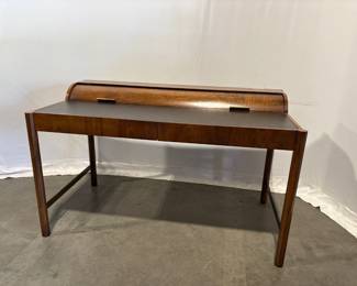 Lot 8639 Vintage MCM Hekman Furniture Desk with Cylinder Roll Storage Compartment
