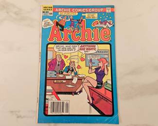 Lot 9127 Vintage Archie Comic No. 321 1983 Dan DeCarlo Risque Innuendo Cover Collectible Comic Book