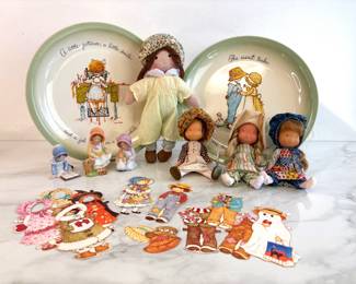 Lot 9146 Vintage Holly Hobbie Plates  Dolls