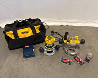 Lot 8585 DeWalt Router Dw618 214 horsepower electronic