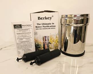 Lot 9102 Berkey 2.1 Gallon Water FilterPurifier  Black Berkey Purification Elements