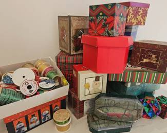 Lot 8933 Holiday Gift Boxes  Ribbon