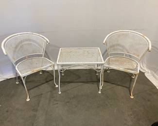 Lot 8610 Vintage Outdoor Garden Patio Table and Chairs