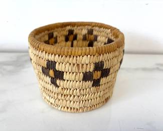 Lot 9169 Handwoven Tohono Oodham Native American Doubleweave Honeysuckle Basket Walnut Bark Brown
