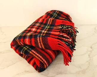 Lot 8979 Vintage Connemara Irish Wool Blanket