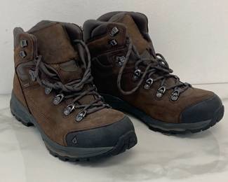 Lot 8955 Mens 9.5 Vasque St Elias Hiking Boots Goretex Upper  Vibram Sole