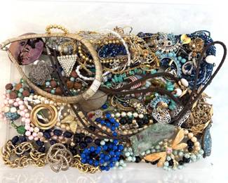 Lot 8836 Costume Jewelry