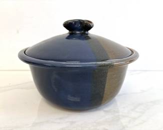 Lot 8999 Ross Canada Studio Pottery Casserole Dish