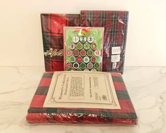 Lot 8922 Holiday Handcrafted Throw  Tablecloths  More