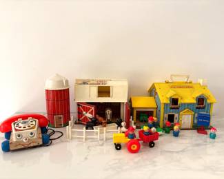 Lot 9113 Vintage FisherPrice Toys Play Family House  Farm  Chatter Phone