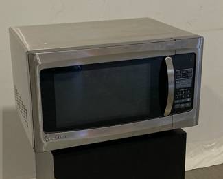 Lot 9379 Magic Chef Microwave Model HMM1611ST
