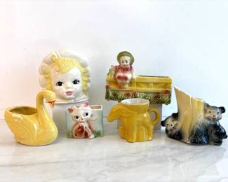 Lot 9141 Vintage Small Planters Hull  others