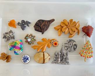Lot 9227 Costume Jewelry Pins