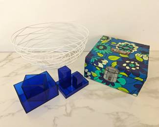 Lot 8896 Vintage Skotch Kooler Floral PortaFile Box  Wire Basket