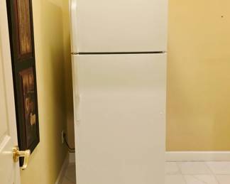 General Electric Top-Freezer Refrigerator