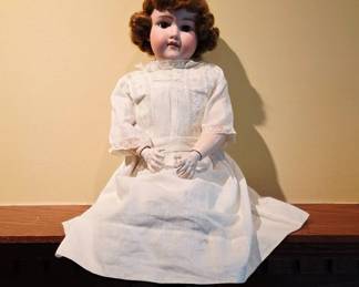 22.5´´ Bisque Head Doll with Cloth Body