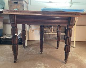 Dining Table w Leaves