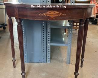 Demi-Lune Table