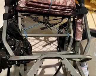 Tree Stand With Camouflage Padding