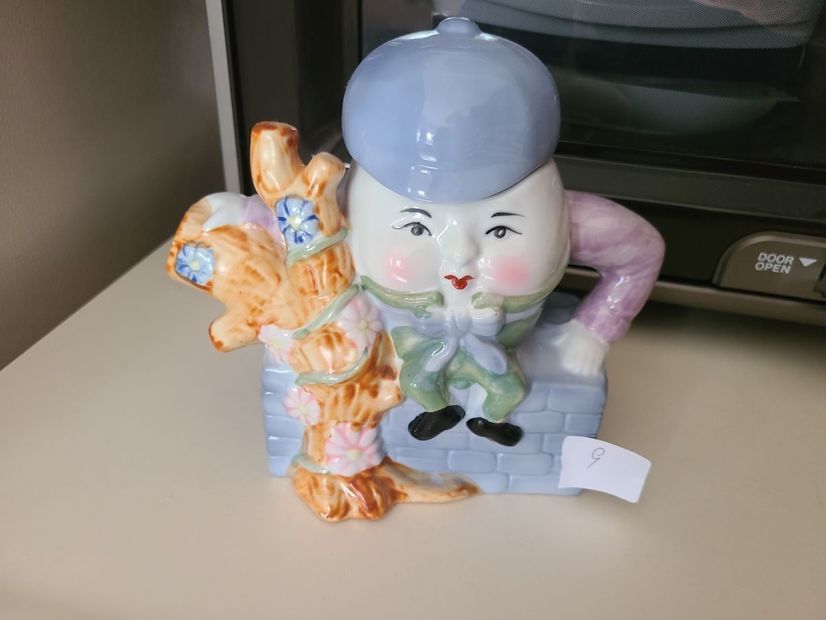 VTG Feitx Humpty Dumpty ceramic teapot