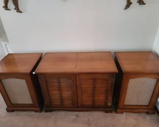 VTG mid century stereo cabinet and speakers has a Webcor Squire stereo reel to reel inside, & a modern Sony stereo receiver