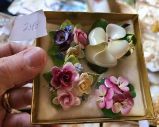 Jewelry: porcelain Brooch pins